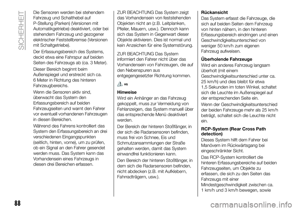 FIAT 500X 2018  Betriebsanleitung (in German) Die Sensoren werden bei stehendem
Fahrzeug und Schalthebel auf
P-Stellung (Parken) (Versionen mit
Automatikgetriebe) deaktiviert, oder bei
stehendem Fahrzeug und gezogener
elektrischer Feststellbremse