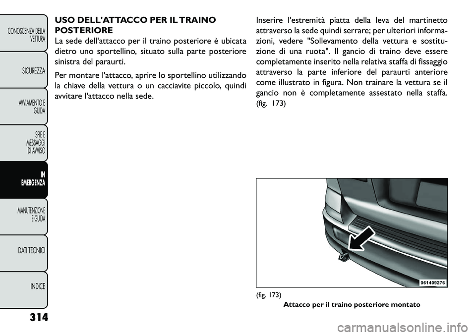 FIAT FREEMONT 2013  Libretto Uso Manutenzione (in Italian) USO DELLATTACCO PER IL TRAINO
POSTERIORE
La sede dellattacco per il traino posteriore è ubicata
dietro uno sportellino, situato sulla parte posteriore
sinistra del paraurti.
Per montare lattacco, 