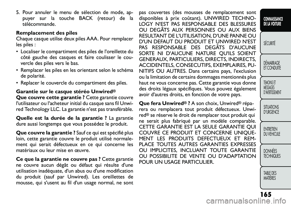 FIAT FREEMONT 2012  Notice dentretien (in French) 5. Pour annuler le menu de sélection de mode, ap-puyer sur la touche BACK (retour) de la 
télécommande.
Remplacement des piles
Chaque casque utilise deux piles AAA. Pour remplacer
les piles : 
• 