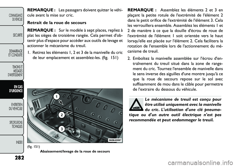 FIAT FREEMONT 2013  Notice dentretien (in French) REMARQUE :Les passagers doivent quitter le véhi­
cule avant la mise sur cric.
Retrait de la roue de secours
REMARQUE : Sur le modèle à sept places, repliez à
plat les sièges de troisième rangé