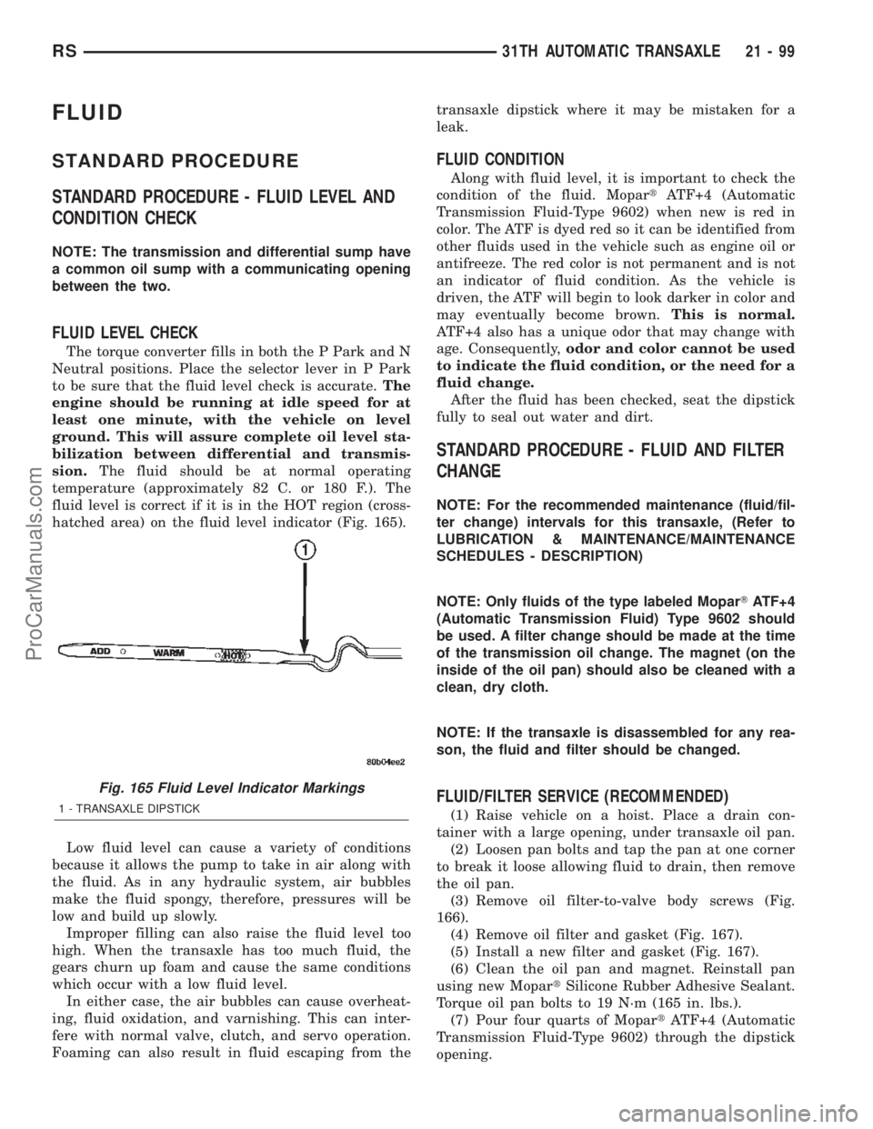 DODGE TOWN AND COUNTRY 2002  Service Manual FLUID
STANDARD PROCEDURE
STANDARD PROCEDURE - FLUID LEVEL AND
CONDITION CHECK
NOTE: The transmission and differential sump have
a common oil sump with a communicating opening
between the two.
FLUID LE