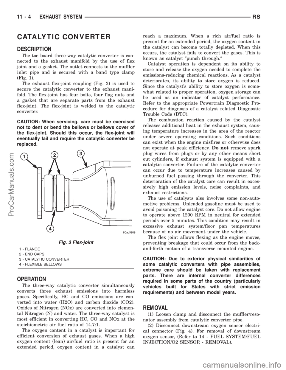 DODGE TOWN AND COUNTRY 2001  Service Manual CATALYTIC CONVERTER
DESCRIPTION
The toe board three-way catalytic converter is con-
nected to the exhaust manifold by the use of flex
joint and a gasket. The outlet connects to the muffler
inlet pipe 