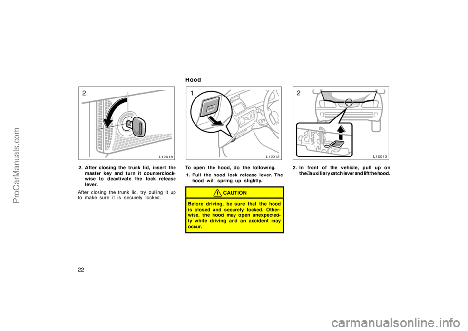 TOYOTA CAMRY 1998  Owners Manual 22
2. After closing the trunk lid, insert the
master key and turn it counterclock-
wise to deactivate the lock release
lever.
After closing the trunk lid, try pulling it up
to make sure it is securely