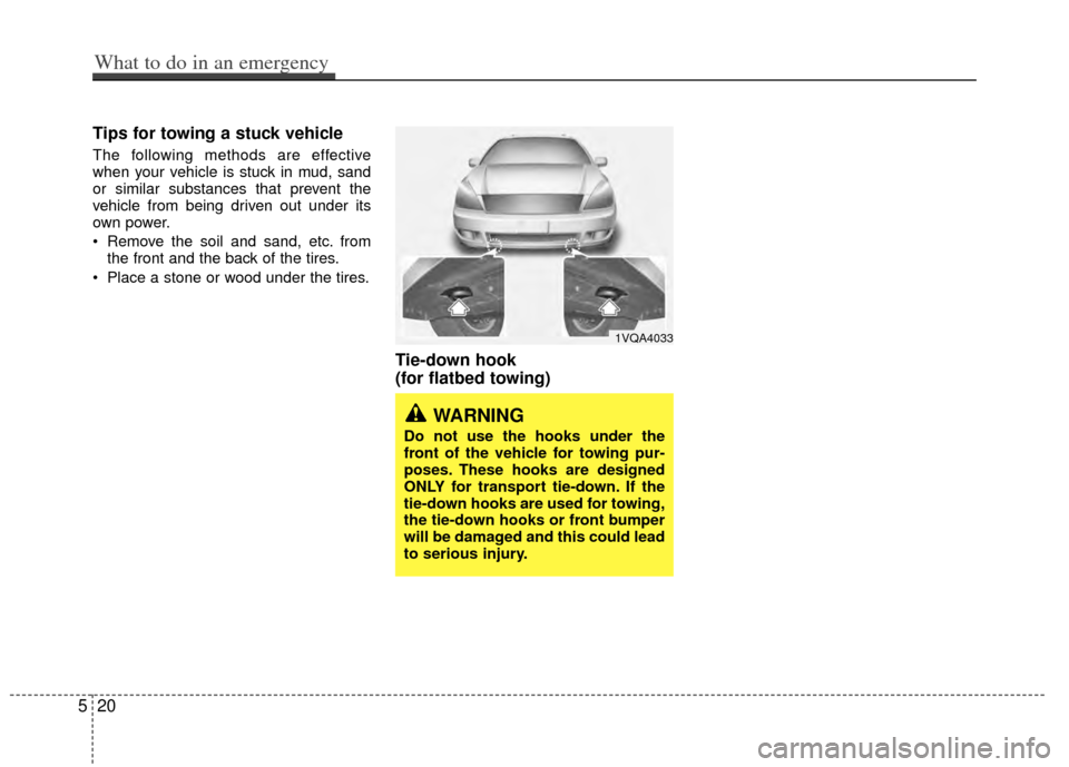 KIA Sedona 2014 3.G Owners Manual Tips for towing a stuck vehicle
The following methods are effective
when your vehicle is stuck in mud, sand
or similar substances that prevent the
vehicle from being driven out under its
own power.
 R
