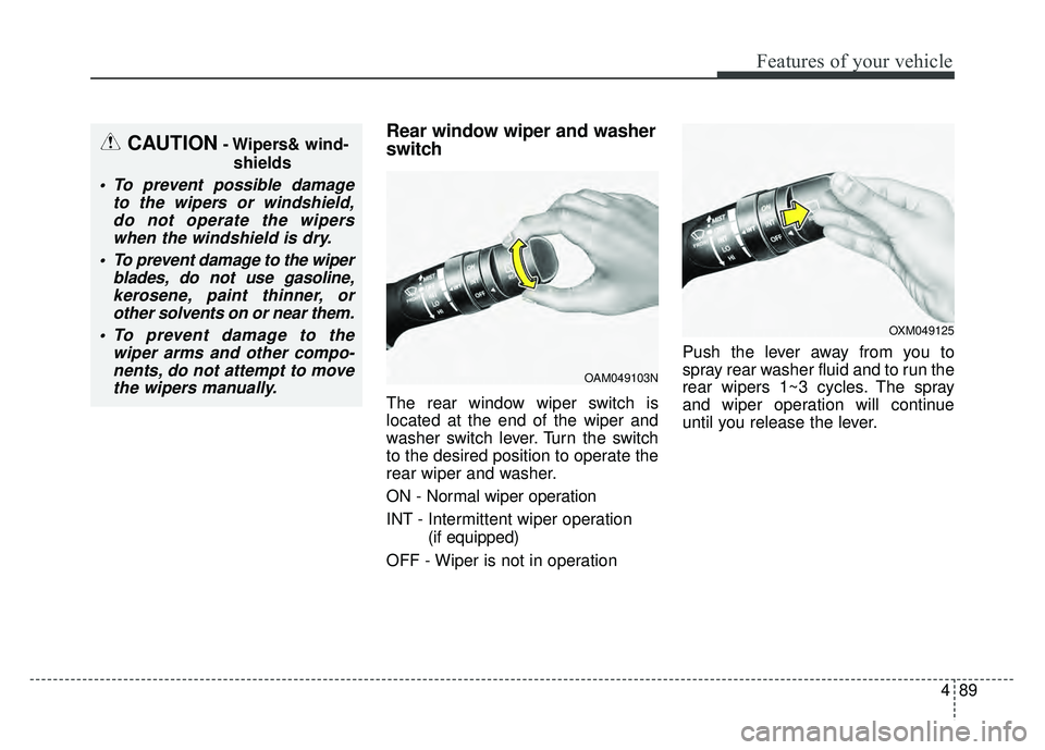 KIA SOUL EV 2018  Owners Manual 489
Features of your vehicle
Rear window wiper and washer
switch
The rear window wiper switch is
located at the end of the wiper and
washer switch lever. Turn the switch
to the desired position to ope