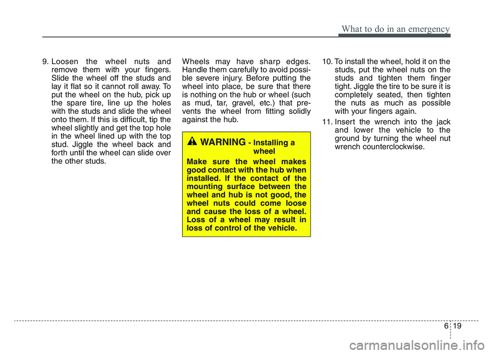 KIA SPORTAGE 2021  Owners Manual 6 19
What to do in an emergency
9. Loosen the wheel nuts andremove them with your fingers.
Slide the wheel off the studs and
lay it flat so it cannot roll away. To
put the wheel on the hub, pick up
th
