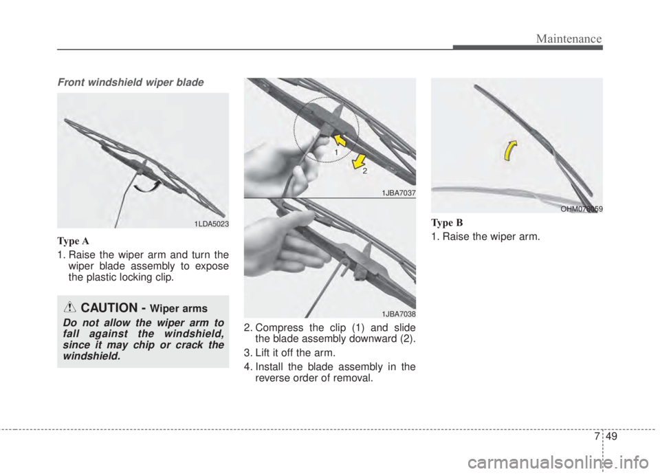 KIA FORTE KOUP 2017  Owners Manual 749
Maintenance
Front windshield wiper blade
Ty p e  A
1. Raise the wiper arm and turn the
wiper blade assembly to expose
the plastic locking clip.
2. Compress the clip (1) and slide
the blade assembl