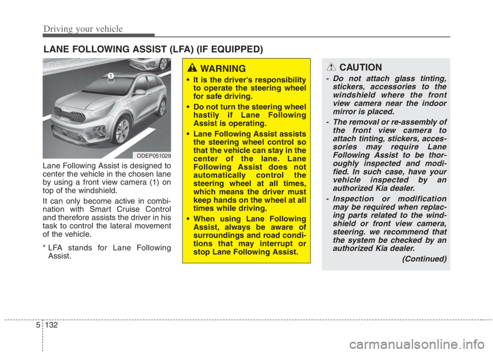 KIA NIRO HYBRID EV 2022  Owners Manual Driving your vehicle
132 5
Lane Following Assist is designed to
center the vehicle in the chosen lane
by using a front view camera (1) on
top of the windshield.
It can only become active in combi-
nat