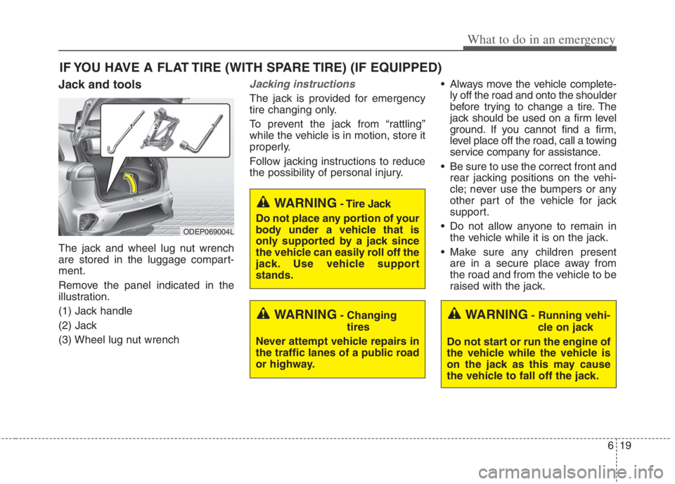 KIA NIRO HYBRID EV 2022  Owners Manual 619
What to do in an emergency
IF YOU HAVE A FLAT TIRE (WITH SPARE TIRE) (IF EQUIPPED)
Jack and tools
The jack and wheel lug nut wrench
are stored in the luggage compart-
ment.
Remove the panel indica