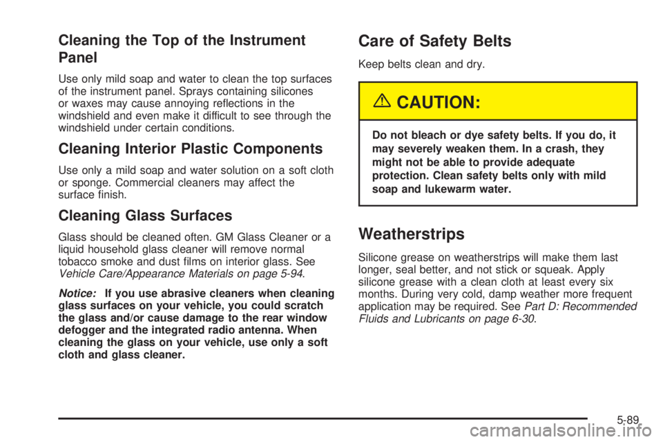 CHEVROLET ASTRO 2004  Owners Manual Cleaning the Top of the Instrument
Panel
Use only mild soap and water to clean the top surfaces
of the instrument panel. Sprays containing silicones
or waxes may cause annoying re¯ections in the
wind