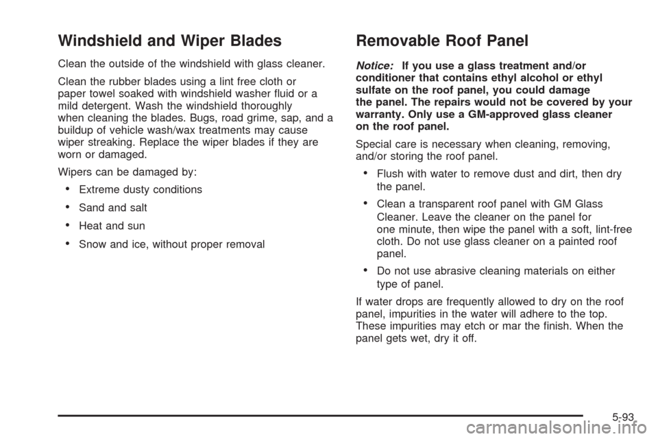CHEVROLET CORVETTE 2008 6.G Owners Manual Windshield and Wiper Blades
Clean the outside of the windshield with glass cleaner.
Clean the rubber blades using a lint free cloth or
paper towel soaked with windshield washer �uid or a
mild detergen