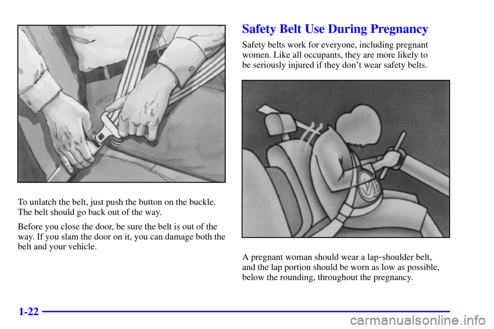 CHEVROLET MONTE CARLO 2002 6.G Owners Manual 1-22
To unlatch the belt, just push the button on the buckle.
The belt should go back out of the way.
Before you close the door, be sure the belt is out of the
way. If you slam the door on it, you can