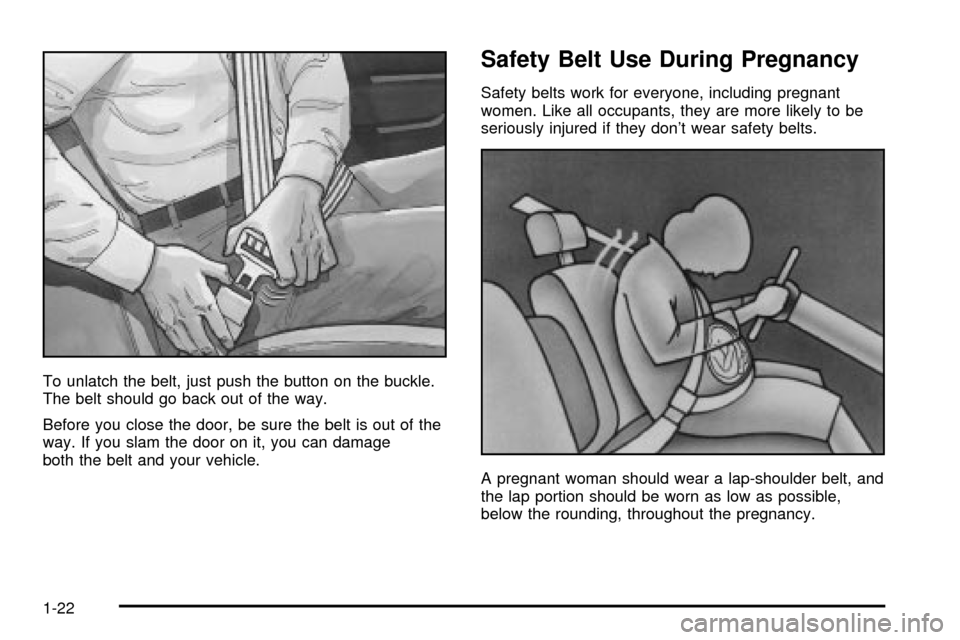 CHEVROLET S10 2003 2.G Owners Manual To unlatch the belt, just push the button on the buckle.
The belt should go back out of the way.
Before you close the door, be sure the belt is out of the
way. If you slam the door on it, you can dama
