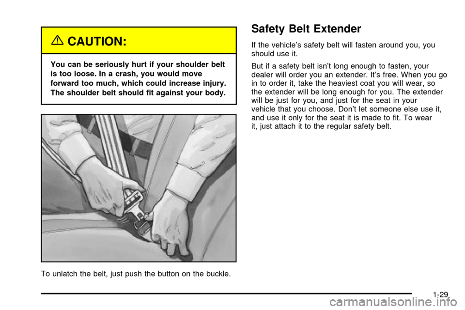 CHEVROLET S10 2003 2.G Owners Manual {CAUTION:
You can be seriously hurt if your shoulder belt
is too loose. In a crash, you would move
forward too much, which could increase injury.
The shoulder belt should ®t against your body.
To unl