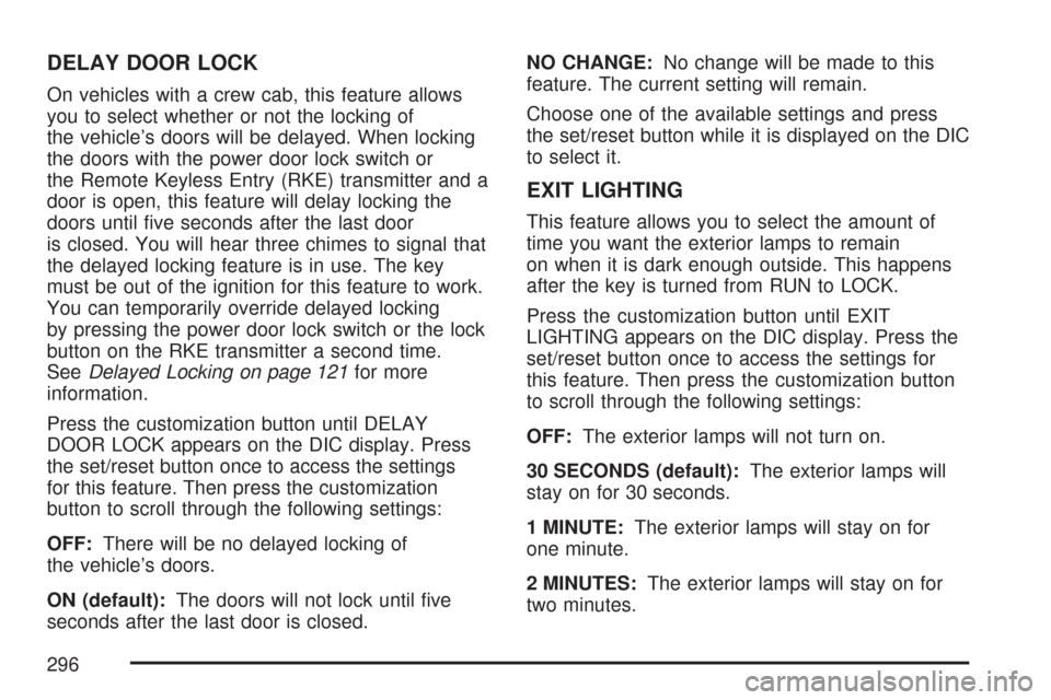 CHEVROLET SILVERADO 2007 1.G Owners Manual DELAY DOOR LOCK
On vehicles with a crew cab, this feature allows
you to select whether or not the locking of
the vehicle’s doors will be delayed. When locking
the doors with the power door lock swit