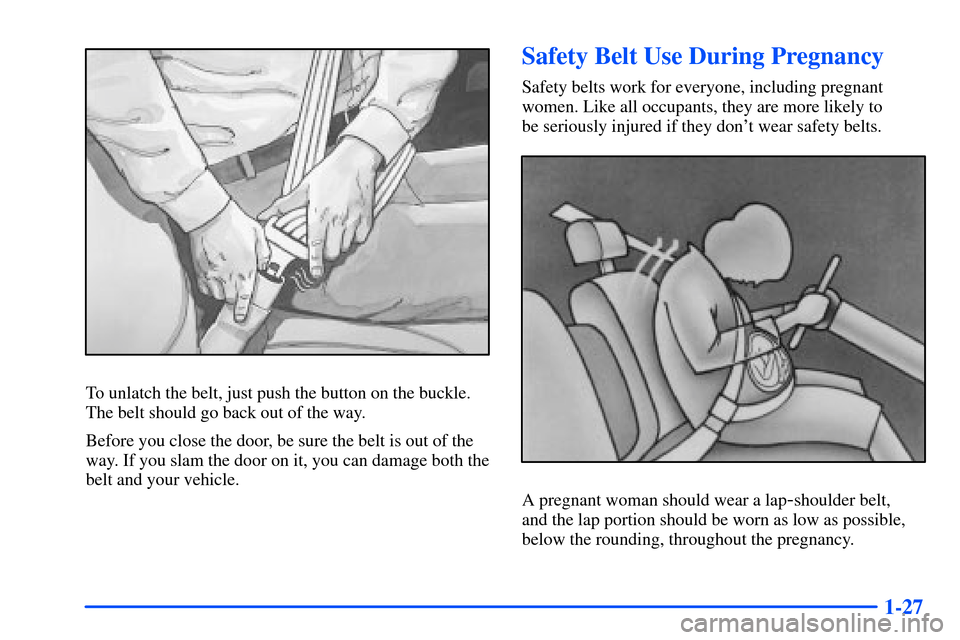 CHEVROLET SUBURBAN 2000 9.G Owners Manual 1-27
To unlatch the belt, just push the button on the buckle.
The belt should go back out of the way.
Before you close the door, be sure the belt is out of the
way. If you slam the door on it, you can