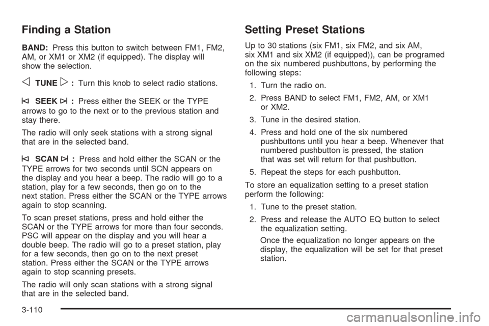 CHEVROLET SUBURBAN 2005 9.G Owners Manual Finding a Station
BAND:Press this button to switch between FM1, FM2,
AM, or XM1 or XM2 (if equipped). The display will
show the selection.
oTUNEp:Turn this knob to select radio stations.
©SEEK¨:Pres