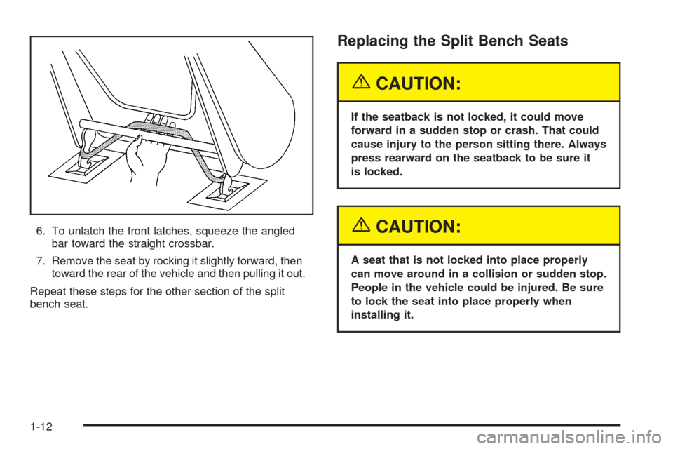 CHEVROLET VENTURE 2005 1.G Owners Manual 6. To unlatch the front latches, squeeze the angled
bar toward the straight crossbar.
7. Remove the seat by rocking it slightly forward, then
toward the rear of the vehicle and then pulling it out.
Re