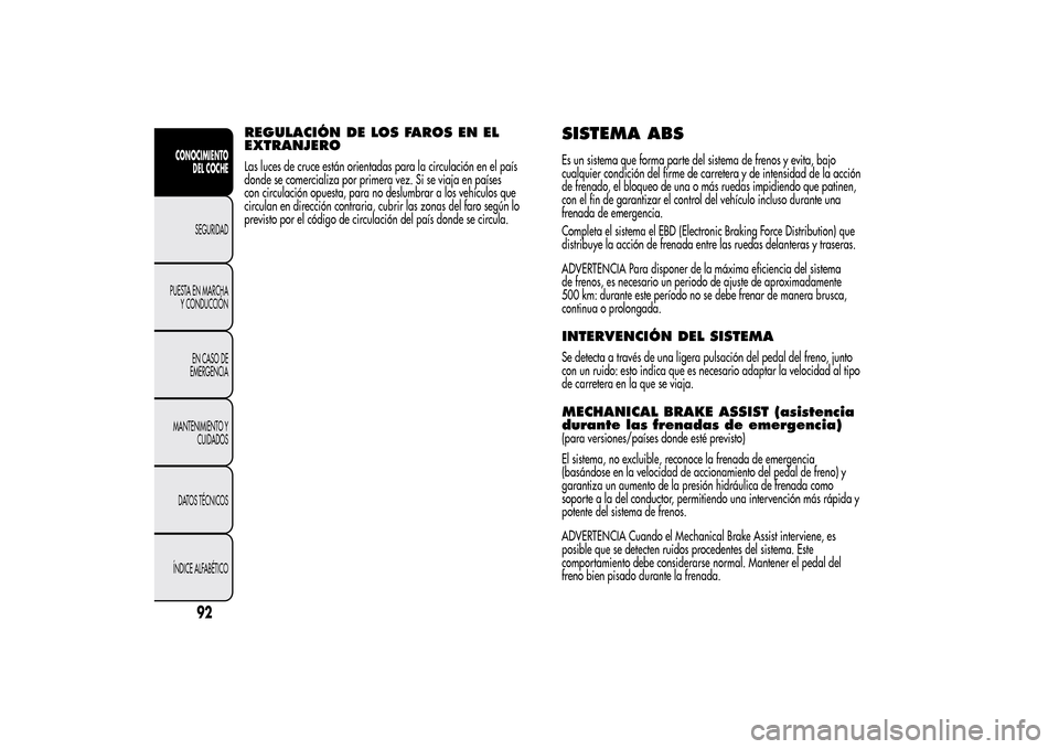 Alfa Romeo MiTo 2014  Manual del propietario (in Spanish) REGULACIÓN DE LOS FAROS EN EL
EXTRANJEROLas luces de cruce están orientadas para la circulación en el país
donde se comercializa por primera vez. Si se viaja en países
con circulación opuesta, p