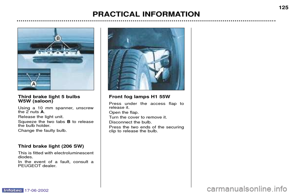 Peugeot 206 Dag 2002  Owners Manual 17-06-2002
PRACTICAL INFORMATION125
Front fog lamps H1 55W Press under the access flap to release it. Open the flap.
Turn the cover to remove it.Disconnect the bulb.Press the two ends of the securing 
