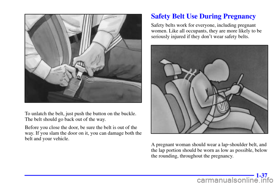 Oldsmobile Silhouette 2001  Owners Manuals 1-37
To unlatch the belt, just push the button on the buckle.
The belt should go back out of the way.
Before you close the door, be sure the belt is out of the
way. If you slam the door on it, you can