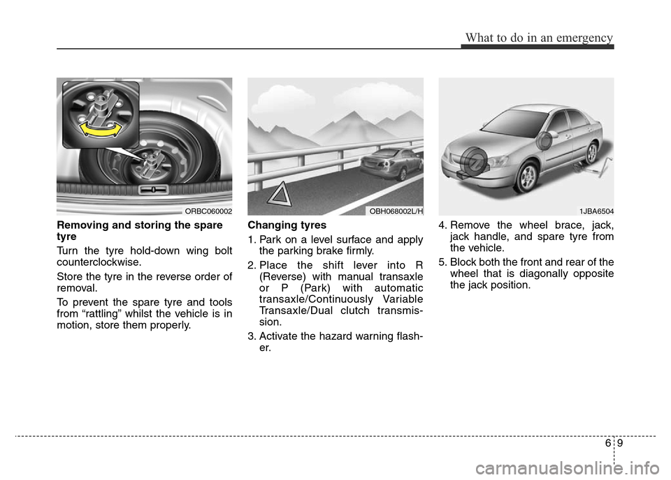Hyundai Accent 2015  Owners Manual - RHD (UK. Australia) 69
What to do in an emergency
Removing and storing the spare
tyre  
Turn the tyre hold-down wing bolt
counterclockwise.
Store the tyre in the reverse order of
removal.
To prevent the spare tyre and to