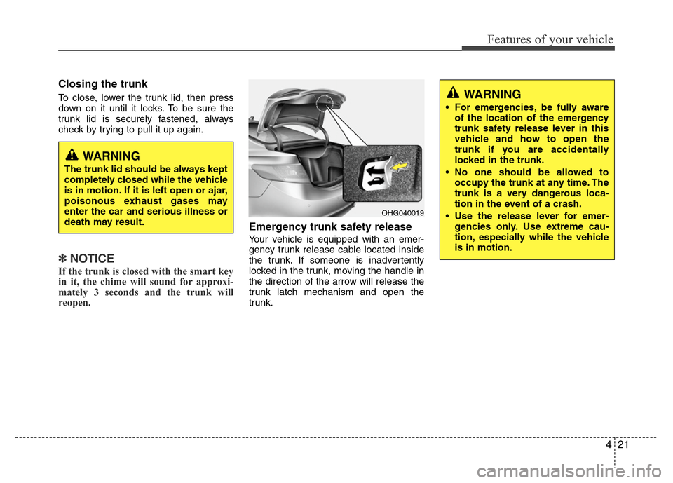 Hyundai Azera 2012  Owners Manual 421
Features of your vehicle
Closing the trunk
To close, lower the trunk lid, then press
down on it until it locks. To be sure the
trunk lid is securely fastened, always
check by trying to pull it up 