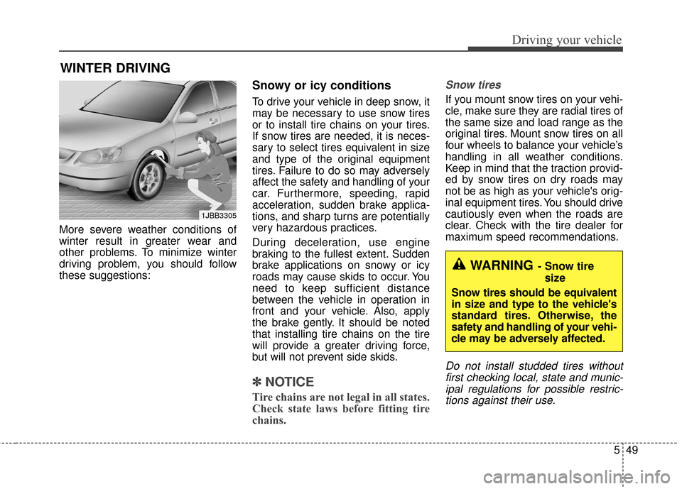 Hyundai Elantra GT 2016  Owners Manual 549
Driving your vehicle
More severe weather conditions of
winter result in greater wear and
other problems. To minimize winter
driving problem, you should follow
these suggestions:
Snowy or icy condi