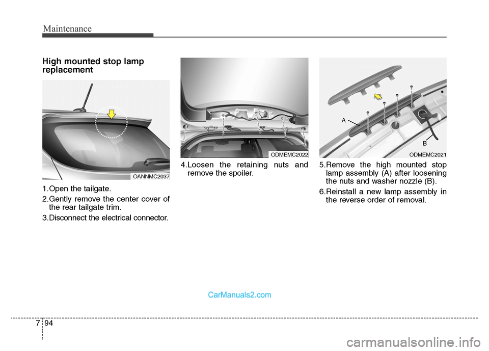 Hyundai Grand Santa Fe 2016  Owners Manual Maintenance
94 7
High mounted stop lamp
replacement
1.Open the tailgate.
2.Gently remove the center cover of
the rear tailgate trim.
3.Disconnect the electrical connector.4.Loosen the retaining nuts a