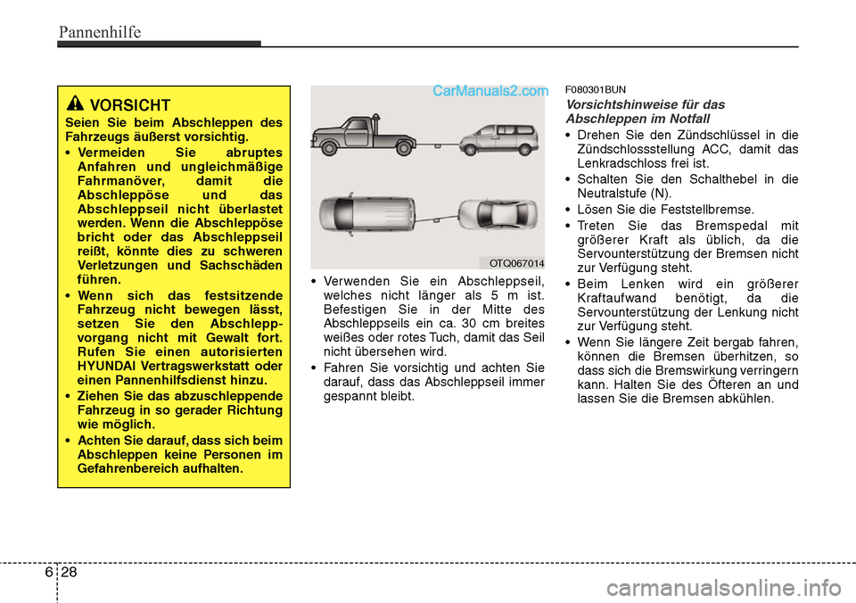Hyundai H-1 (Grand Starex) 2015  Betriebsanleitung (in German) • Verwenden Sie ein Abschleppseil,
welches nicht länger als 5 m ist.
Befestigen Sie in der Mitte des
Abschleppseils ein ca. 30 cm breites
weißes oder rotes Tuch, damit das Seil
nicht übersehen wi