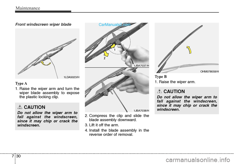 Hyundai Santa Fe 2016  Owners Manual - RHD (UK, Australia) Maintenance
30 7
Front windscreen wiper blade
Ty p e  A
1. Raise the wiper arm and turn the
wiper blade assembly to expose
the plastic locking clip.
2. Compress the clip and slide the
blade assembly d
