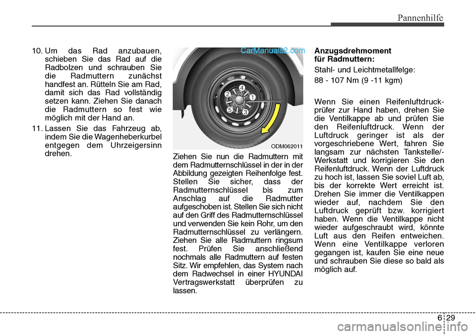 Hyundai Santa Fe 2016  Betriebsanleitung (in German) 629
Pannenhilfe
10. Um das Rad anzubauen,schieben Sie das Rad auf die
Radbolzen und schrauben Sie
die Radmuttern zunächst
handfest an. Rütteln Sie am Rad,
damit sich das Rad vollständig
setzen kann