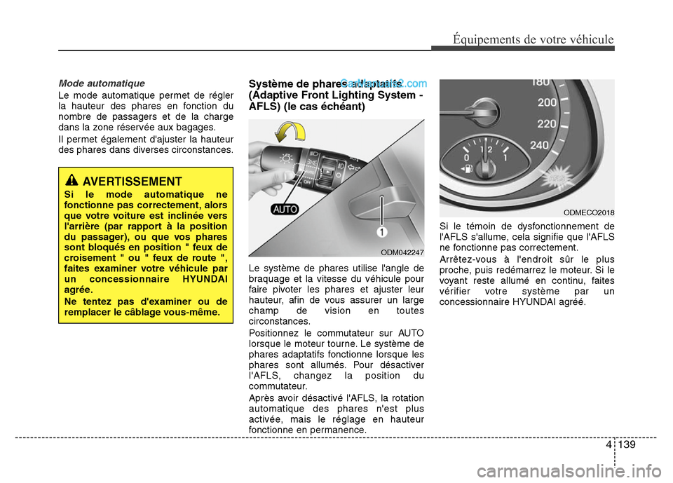 Hyundai Santa Fe 2012  Manuel du propriétaire (in French) 4 139
Équipements de votre véhicule
Mode automatique
Le mode automatique permet de régler
la hauteur des phares en fonction du
nombre de passagers et de la charge
dans la zone réservée aux bagage