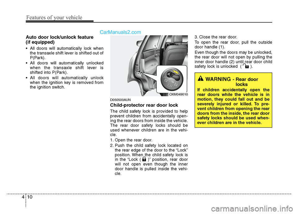 Hyundai Santa Fe 2011  Owners Manual 
Features of your vehicle
10
4
Auto door lock/unlock feature
(if equipped)
 All doors will automatically lock when
the transaxle shift lever is shifted out of
P(Park).
 All doors will automatically un