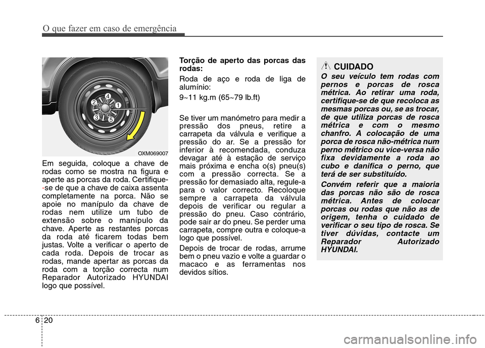 Hyundai Santa Fe 2010 Manual do proprietário (in Portuguese) O que fazer em caso de emergência
20
6
Em seguida, coloque a chave de
rodas como se mostra na figura e
aperte as porcas da roda. Certifique-
-se de que a chave de caixa assenta
completamente na porc Hyundai Santa Fe 2010 Manual do proprietário (in Portuguese) O que fazer em caso de emergência
20
6
Em seguida, coloque a chave de
rodas como se mostra na figura e
aperte as porcas da roda. Certifique-
-se de que a chave de caixa assenta
completamente na porc