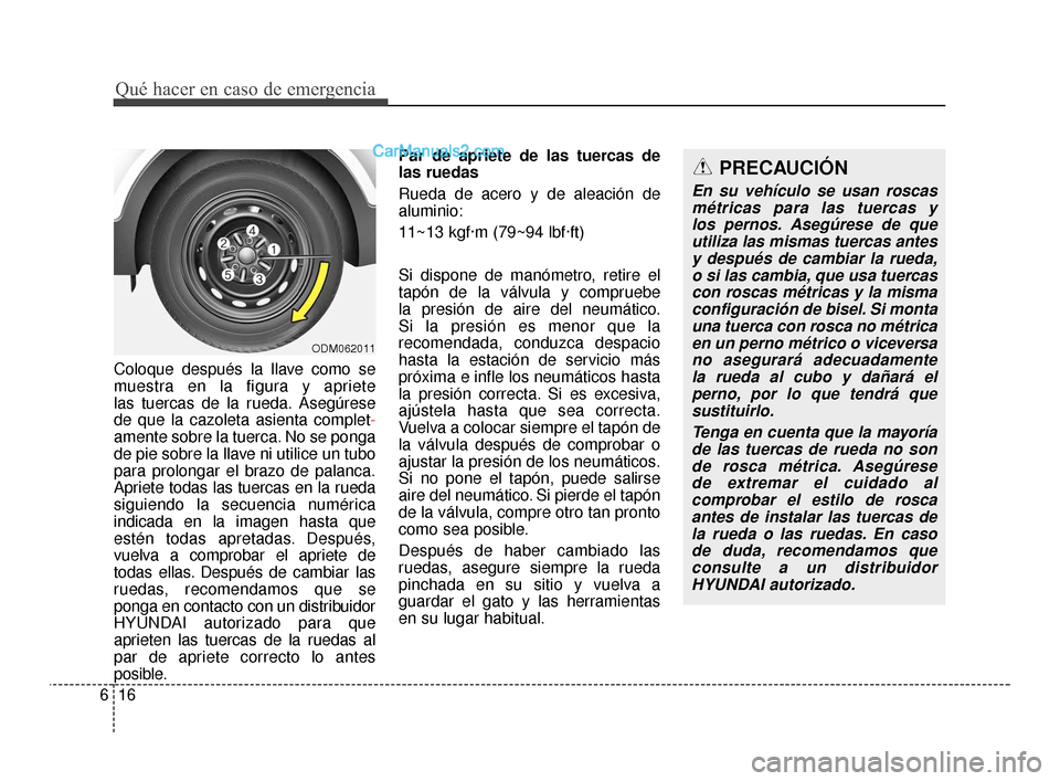 Hyundai Santa Fe Sport 2018  Manual del propietario (in Spanish) Qué hacer en caso de emergencia
16
6
Coloque después la llave como se
muestra en la figura y apriete 
las tuercas de la rueda. Asegúrese
de que la cazoleta asienta complet-
amente sobre la tuerca. 