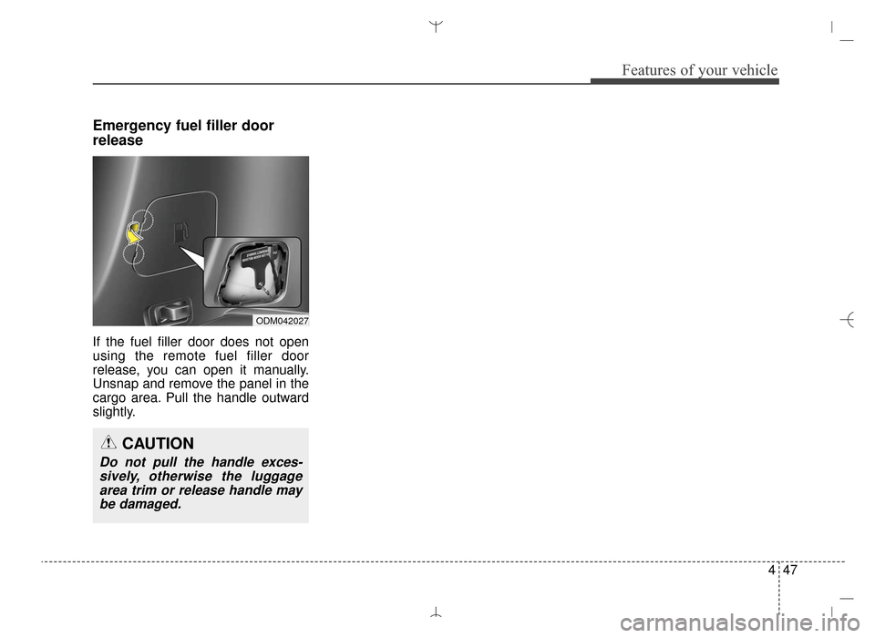 Hyundai Santa Fe Sport 2016  Owners Manual 447
Features of your vehicle
Emergency fuel filler door
release
If the fuel filler door does not open
using the remote fuel filler door
release, you can open it manually.
Unsnap and remove the panel i
