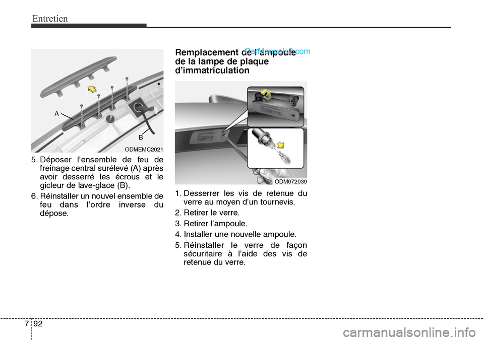 Hyundai Santa Fe Sport 2016  Manuel du propriétaire (in French) Entretien
92
7
ODMEMC2021
B
A
5. Déposer l’ensemble de feu defreinage central surélevé (A) après
avoir desserré les écrous et le
gicleur de lave-glace (B).
6. Réinstaller un nouvel ensemble d