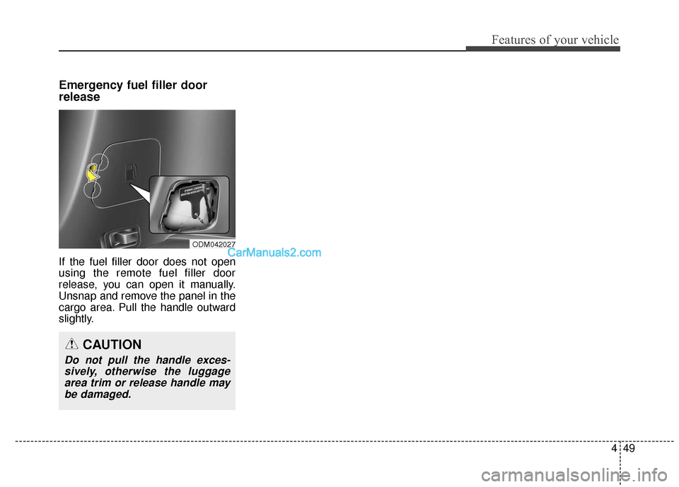 Hyundai Santa Fe XL 2019  Owners Manual 449
Features of your vehicle
Emergency fuel filler door
release
If the fuel filler door does not open
using the remote fuel filler door
release, you can open it manually.
Unsnap and remove the panel i