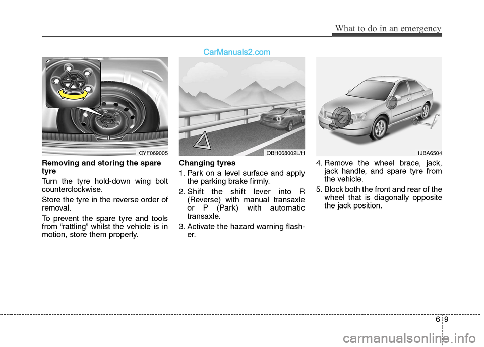 Hyundai Sonata 2012  Owners Manual - RHD (UK, Australia) 69
What to do in an emergency
Removing and storing the spare tyre   
Turn the tyre hold-down wing bolt 
counterclockwise. 
Store the tyre in the reverse order of 
removal. 
To prevent the spare tyre a