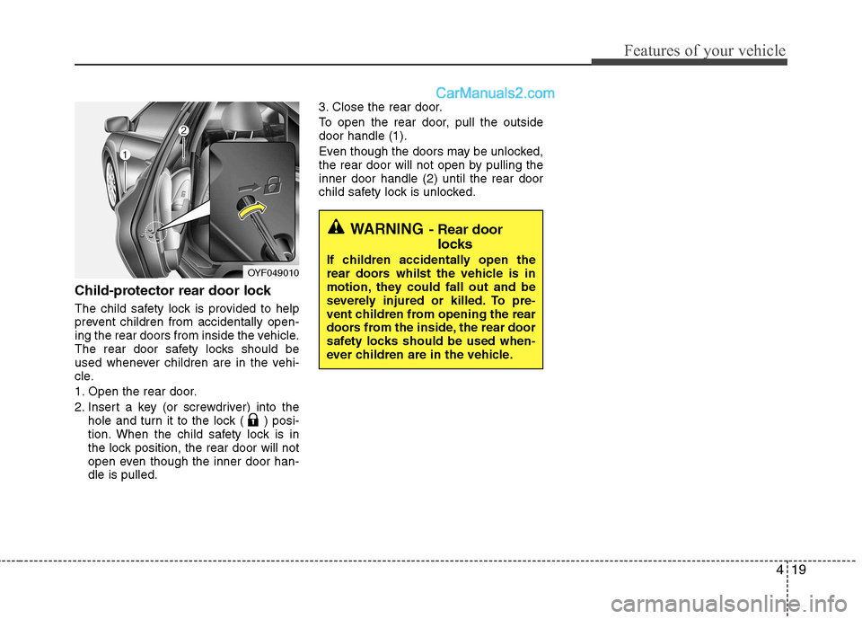 Hyundai Sonata 2012  Owners Manual - RHD (UK, Australia) 419
Features of your vehicle
Child-protector rear door lock 
The child safety lock is provided to help 
prevent children from accidentally open-
ing the rear doors from inside the vehicle.
The rear do