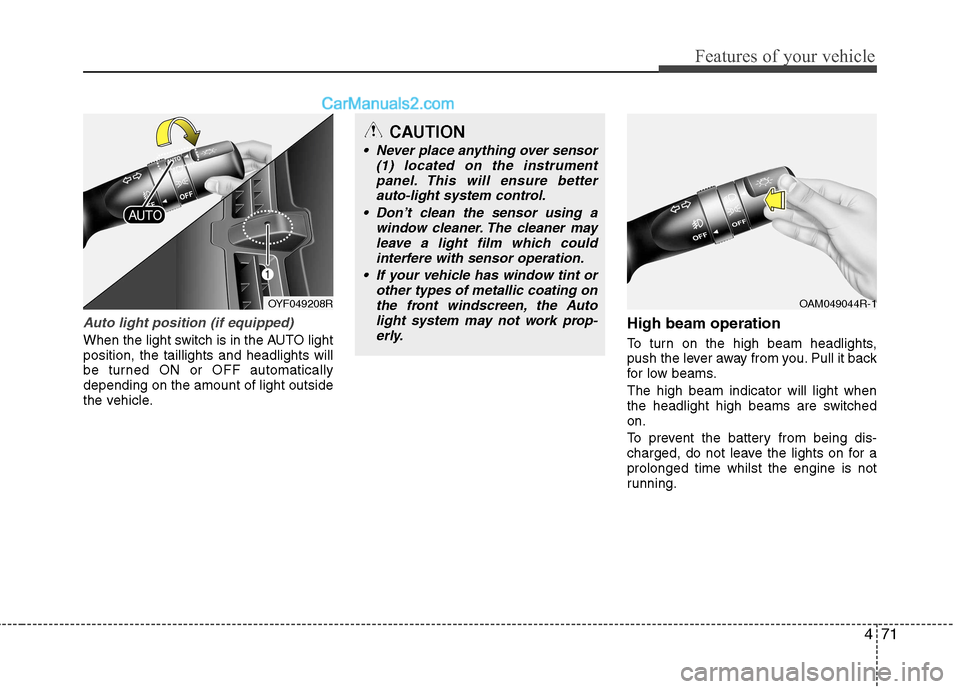 Hyundai Sonata 2011  Owners Manual - RHD (UK, Australia) 471
Features of your vehicle
Auto light position (if equipped)
When the light switch is in the AUTO light position, the taillights and headlights will
be turned ON or OFF automaticallydepending on the
