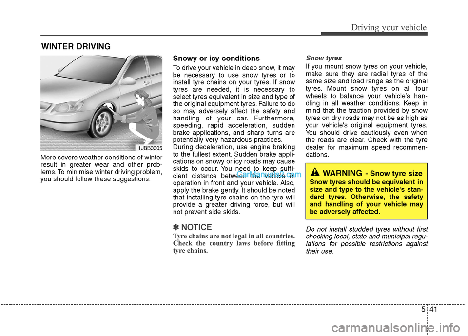 Hyundai Sonata 2011  Owners Manual - RHD (UK, Australia) 541
Driving your vehicle
More severe weather conditions of winter 
result in greater wear and other prob-
lems. To minimise winter driving problem,
you should follow these suggestions:Snowy or icy con