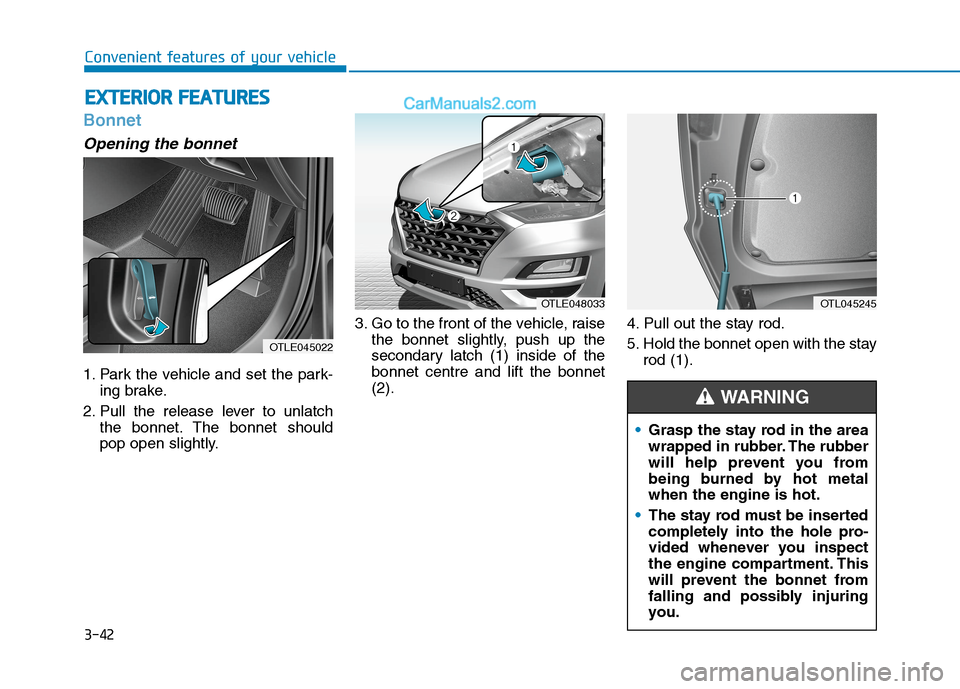 Hyundai Tucson 2020  Owners Manual - RHD (UK, Australia) 3-42
Convenient features of your vehicle
Bonnet
Opening the bonnet 
1. Park the vehicle and set the park-
ing brake.
2. Pull the release lever to unlatch
the bonnet. The bonnet should
pop open slightl