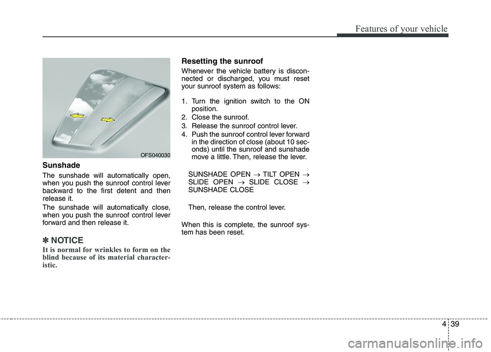 HYUNDAI VELOSTER 2012  Owners Manual 439
Features of your vehicle
Sunshade
The sunshade will automatically open,
when you push the sunroof control lever
backward to the first detent and then
release it.
The sunshade will automatically cl