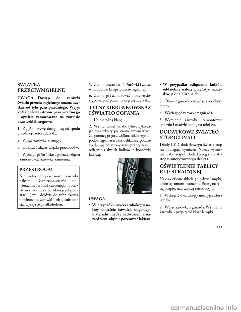 Lancia Voyager 2014 Instrukcja obsługi (in Polish) \bWIATŁA
PRZECIWMGIELNE
UWAGA: Dostęp do żarówki
światła przeciwmgielnego można uzy-
skać od tyłu pasa przedniego. Wyjąć
kołek po lewej stronie pasa przedniego
i opuścić zamocowane na za Lancia Voyager 2014 Instrukcja obsługi (in Polish) \bWIATŁA
PRZECIWMGIELNE
UWAGA: Dostęp do żarówki
światła przeciwmgielnego można uzy-
skać od tyłu pasa przedniego. Wyjąć
kołek po lewej stronie pasa przedniego
i opuścić zamocowane na za