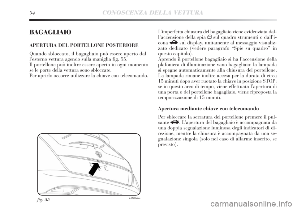 Lancia Delta 2012  Libretto Uso Manutenzione (in Italian) 94CONOSCENZA DELLA VETTURA
BAGAGLIAIO
APERTURA DEL PORTELLONE POSTERIORE
Quando sbloccato, il bagagliaio può essere aperto dal-
l’esterno vettura agendo sulla maniglia fig. 55.
Il portellone può i