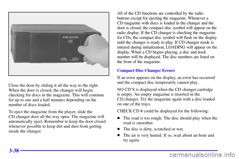 PONTIAC BONNEVILLE 2001  Owners Manual 3-38
Close the door by sliding it all the way to the right.
When the door is closed, the changer will begin
checking for discs in the magazine. This will continue
for up to one and a half minutes depe
