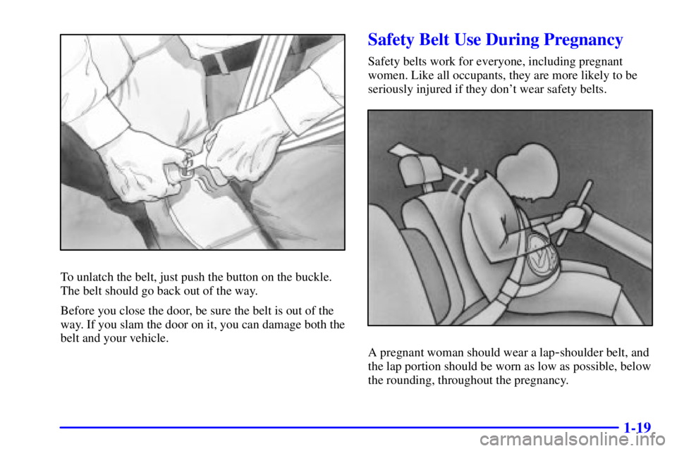 PONTIAC BONNEVILLE 2000  Owners Manual 1-19
To unlatch the belt, just push the button on the buckle.
The belt should go back out of the way.
Before you close the door, be sure the belt is out of the
way. If you slam the door on it, you can