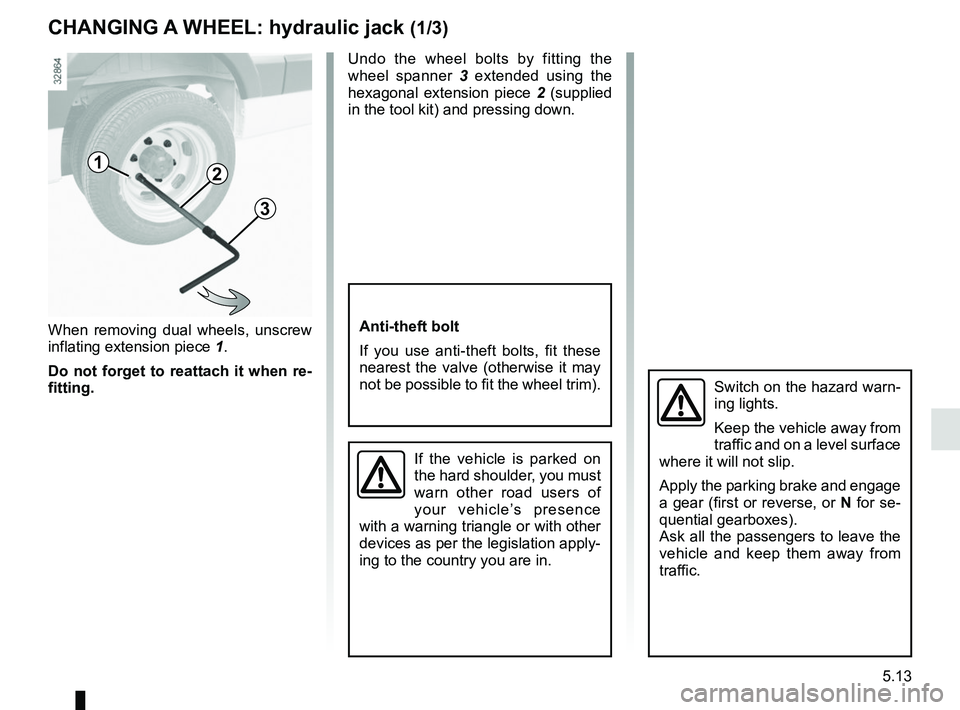 RENAULT MASTER 2018  Owners Manual 5.13
When removing dual wheels, unscrew 
inflating extension piece 1.
Do not forget to reattach it when re-
fitting. Undo the wheel bolts by fitting the 
wheel spanner 
3 extended using the 
hexagonal